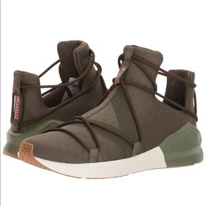 PUMA Sneakers 9.5! Never worn!